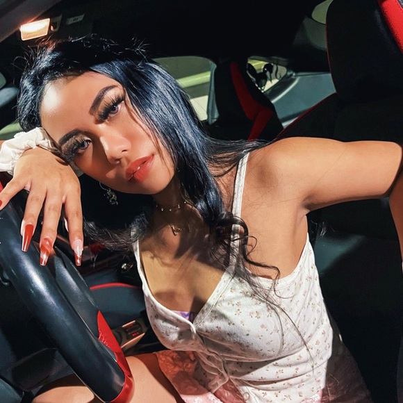 Meet your Posher, Chelsey - Picture 1 of 4